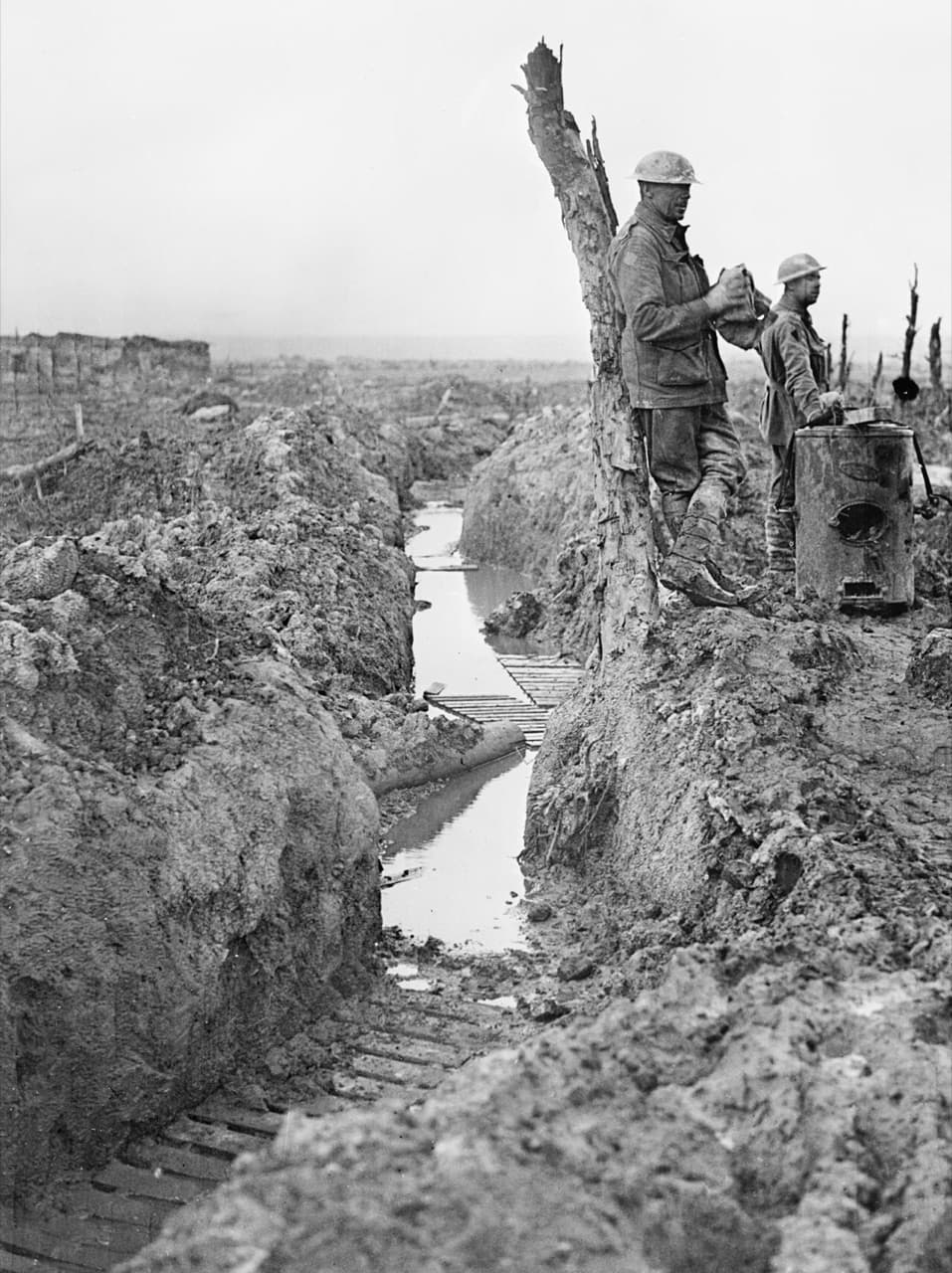 1917년 파스샹달의 물에 잠긴 참호