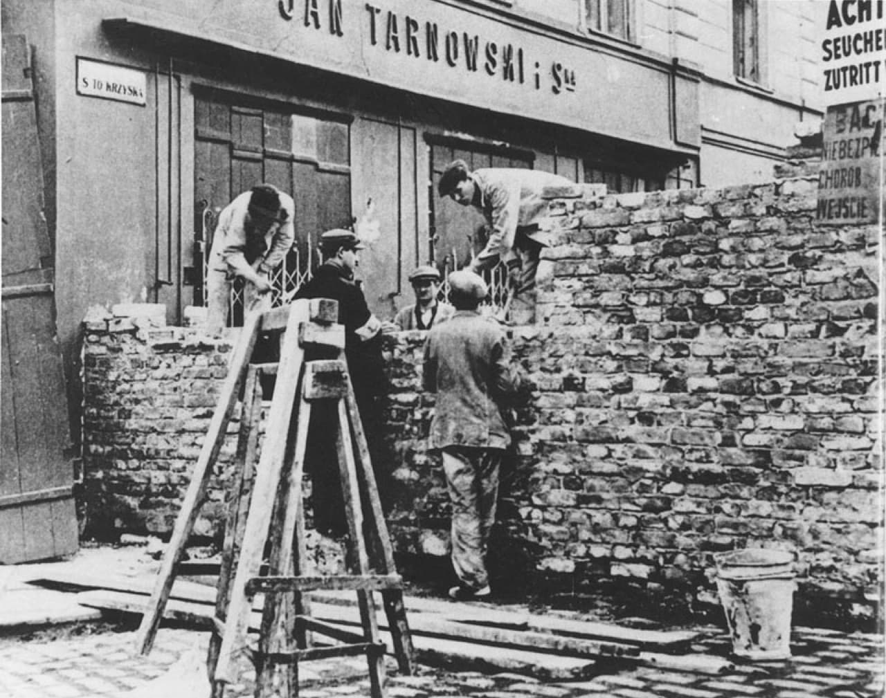 1940년 바르샤바 게토 담장 공사
