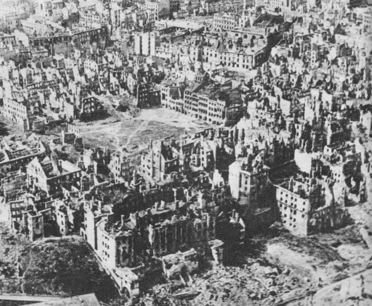 1945년 1월 폐허가 된 바르샤바